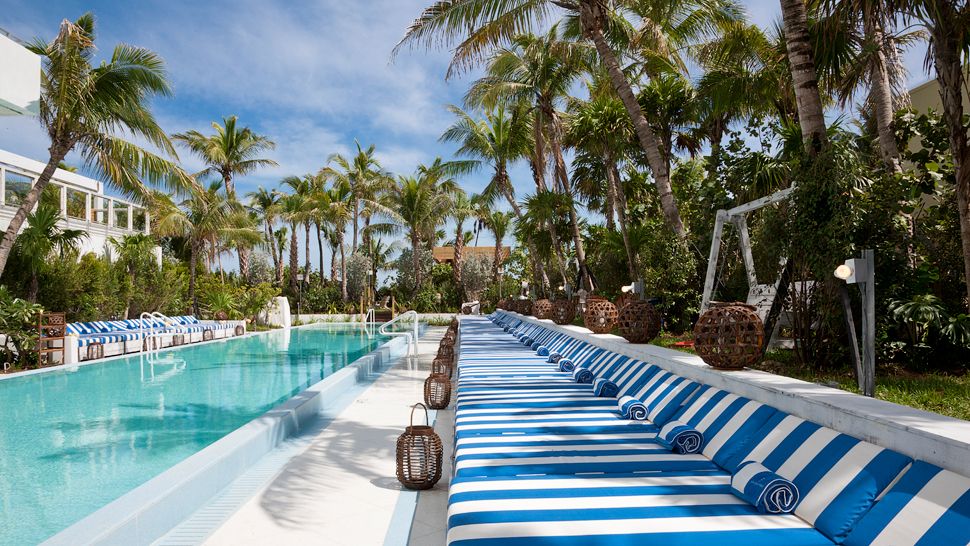 Ever considered Mid-Beach Miami, the mellow and chic next door neighbor of South Beach? Less than 20 minutes from the airport and just north of its twisted sister, it's just as gorgeous and much more laid-back. Here's how to have a causal vacation in Miami.