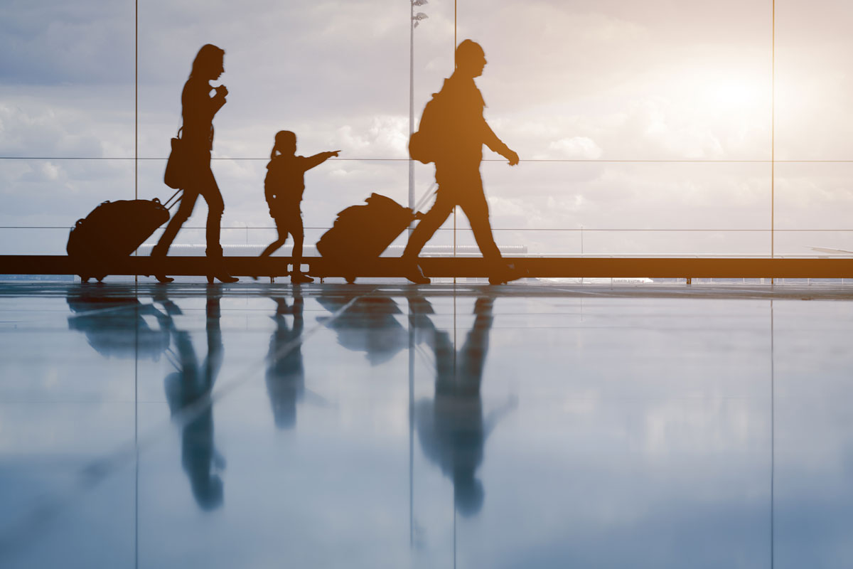 family-traveling-at-the-airport
